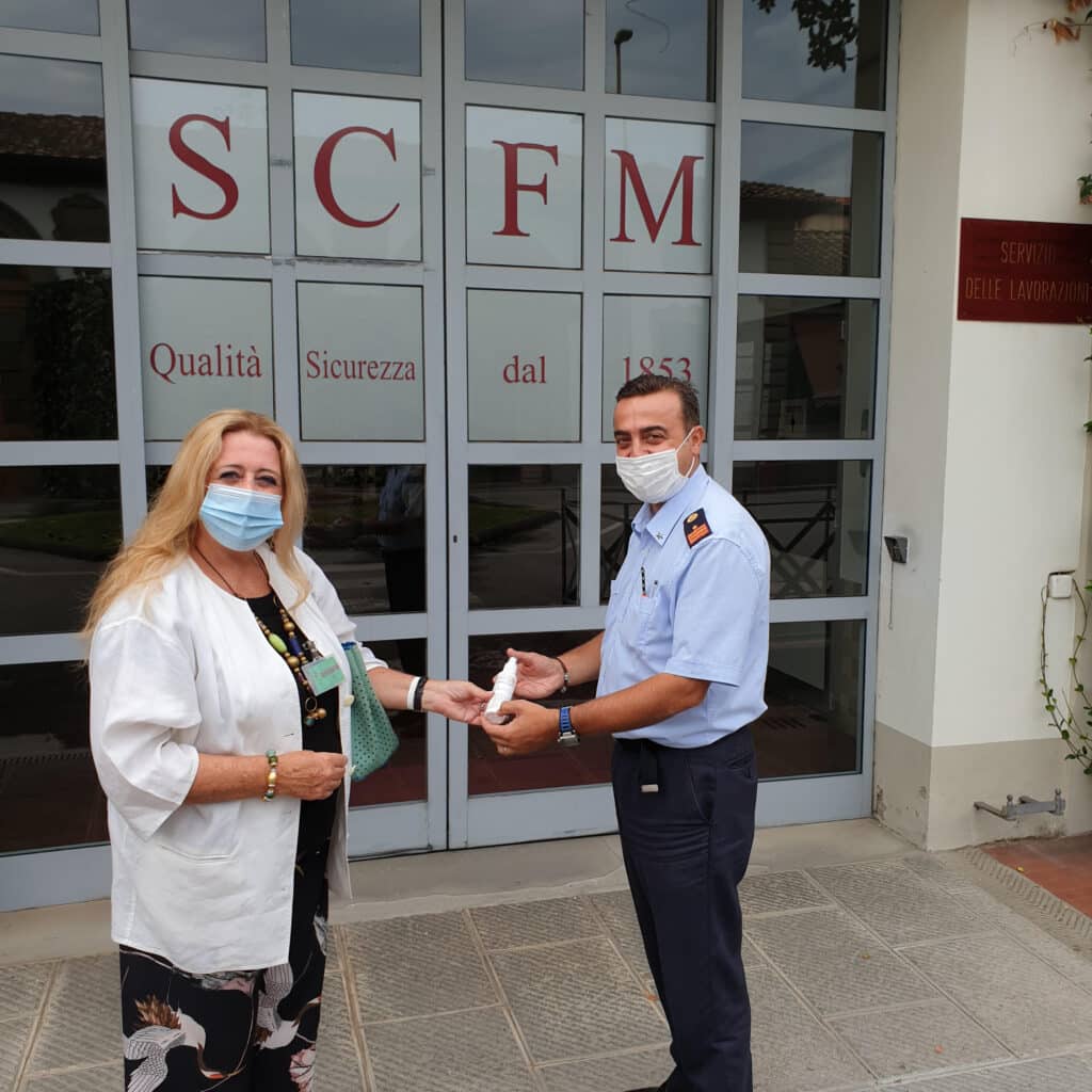 Consegna flaconi disinfettante Farmaceutico Militare 2020