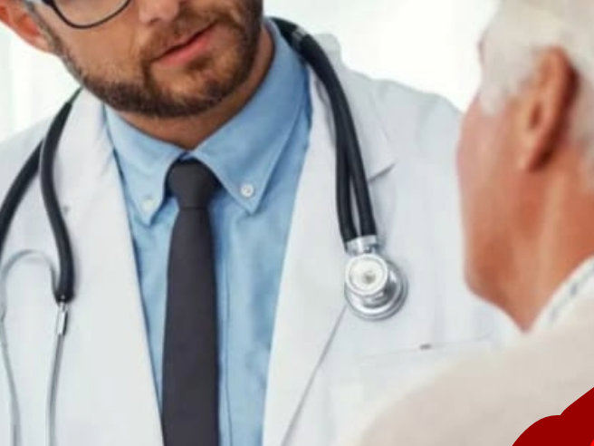 dottore che parla con un paziente new